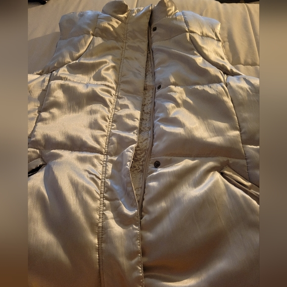 Izod Metallic Silver Puffer Vest - Picture 8 of 9